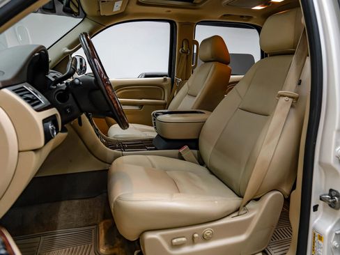 Used 2012 Cadillac Escalade Premium AWD/4WD image 42