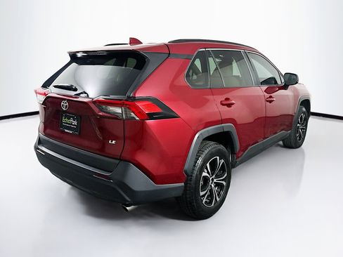 Used 2021 Toyota RAV4 LE image 9