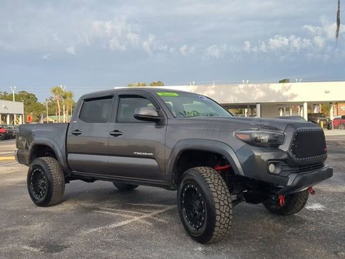 Used 2017 Toyota Tacoma SR5 image 2