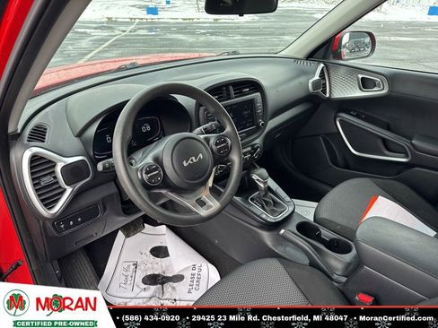 Used 2025 Kia Soul LX image 13