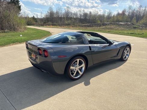 Used 2010 Chevrolet Corvette Coupe w/ 1LT RWD image 9