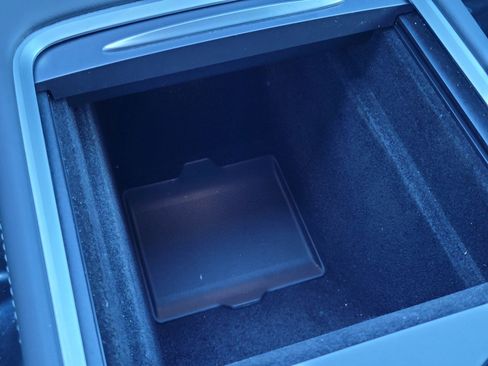 Used 2022 Tesla Model Y Long Range image 26