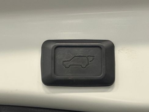 Used 2022 Toyota RAV4 XLE Premium AWD/4WD image 17