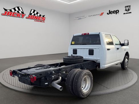 Used 2025 RAM 3500 Tradesman w/ Chrome Appearance Group image 8