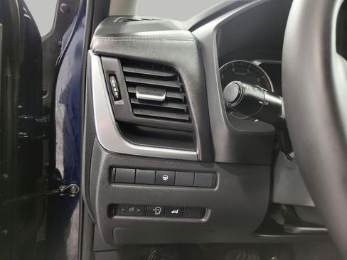 Used 2025 Nissan Rogue SV image 18