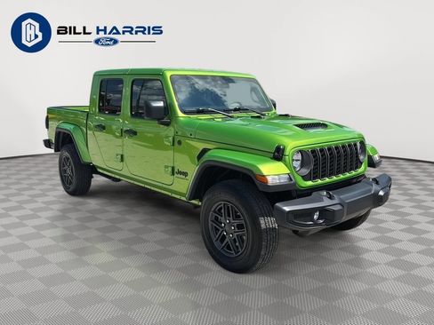 Used 2025 Jeep Gladiator Sport AWD/4WD image 5
