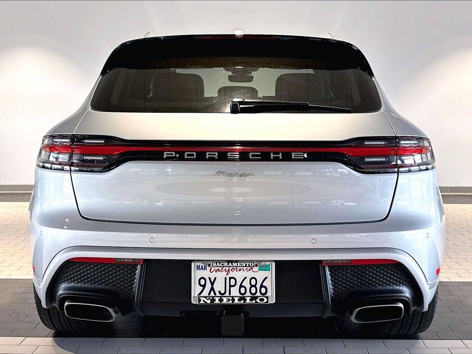 Used 2026 Porsche Macan AWD/4WD image 10