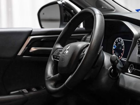 Used 2024 Mitsubishi Outlander SE image 24