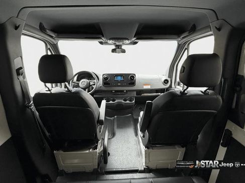 Used 2024 Mercedes-Benz Sprinter 2500 image 13