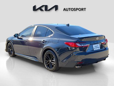 Used 2025 Toyota Camry SE image 7