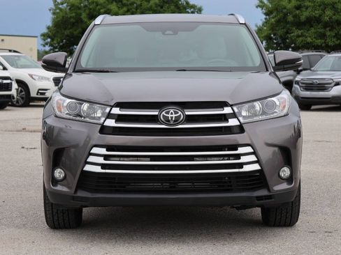 Used 2018 Toyota Highlander Limited AWD/4WD image 2