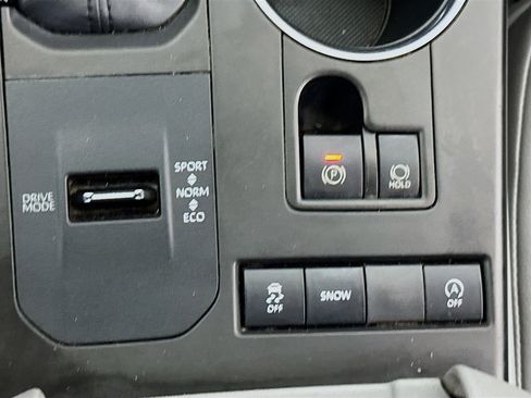 Used 2020 Toyota Highlander XLE image 26