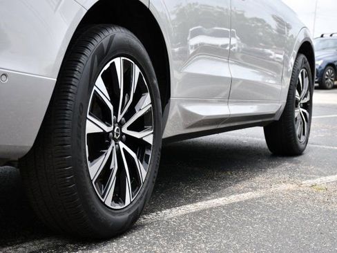 Certified 2025 Volvo XC60 B5 Plus AWD/4WD image 9