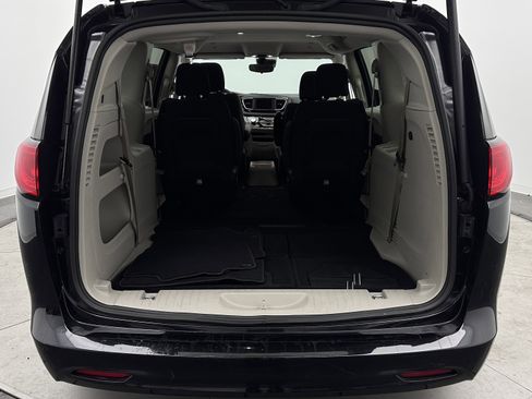 Used 2024 Chrysler Voyager LX FWD image 29
