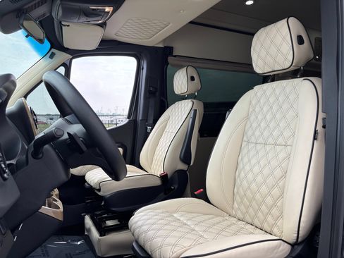 Used 2021 Mercedes-Benz Sprinter 2500 image 16