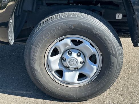 Certified 2022 Toyota Tacoma SR image 18
