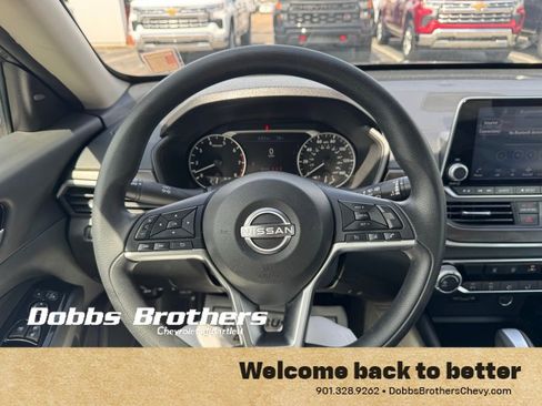 Used 2023 Nissan Altima 2.5 SV FWD image 14