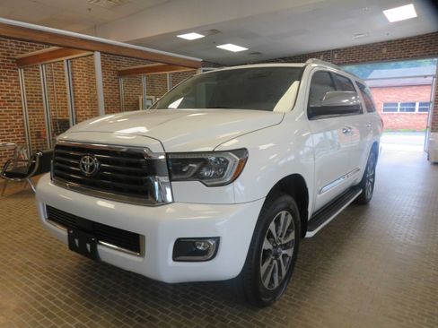 Used 2018 Toyota Sequoia Limited w/ Safety & Convenience Package AWD/4WD image 1