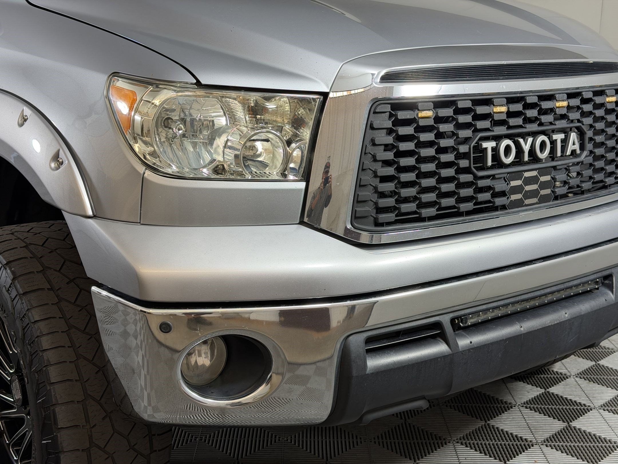 Used 2012 Toyota Tundra Limited w/ Platinum Pkg AWD/4WD image 12