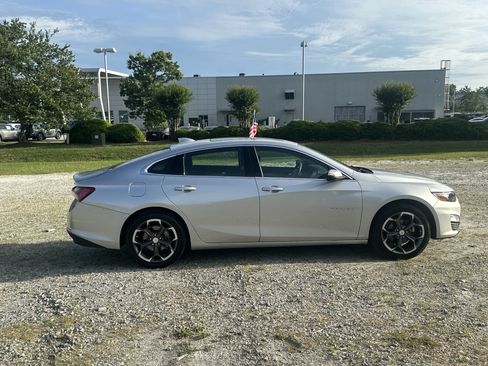Used 2022 Chevrolet Malibu LT FWD image 4