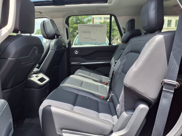 New 2025 Lincoln Navigator Reserve AWD/4WD image 8