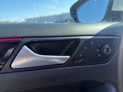 Used 2017 Volkswagen Jetta GLI image 11