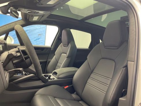 Used 2026 Porsche Cayenne GTS image 5