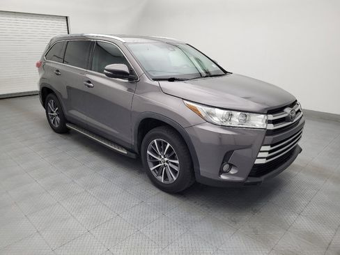 Used 2019 Toyota Highlander XLE FWD image 11