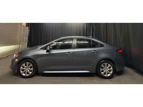 Used 2025 Toyota Corolla LE FWD image 8