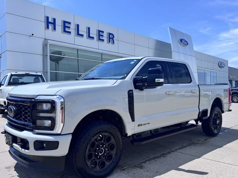 Used 2025 Ford F250 Lariat w/ Black Appearance Package AWD/4WD image 3