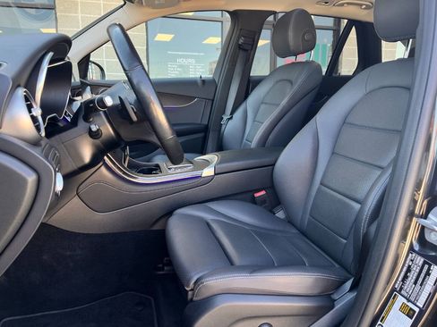 Used 2021 Mercedes-Benz GLC 300 4MATIC image 9