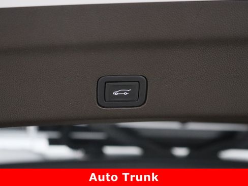 Used 2024 GMC Yukon XL SLT w/ SLT Premium Package image 37