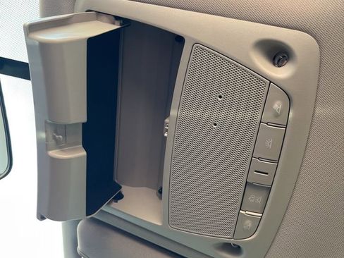 Used 2018 Nissan Rogue S image 73