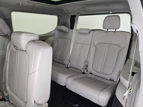 Used 2022 Jeep Wagoneer Series III w/ Premium Group I AWD/4WD image 6