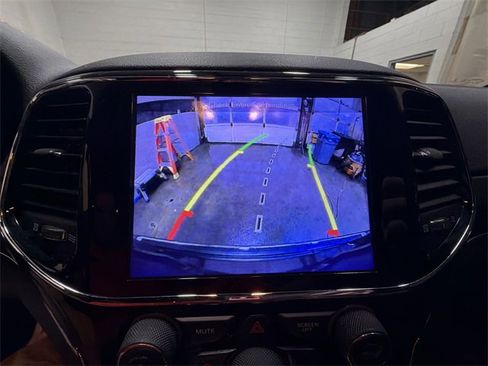 Used 2019 Jeep Grand Cherokee Limited image 17