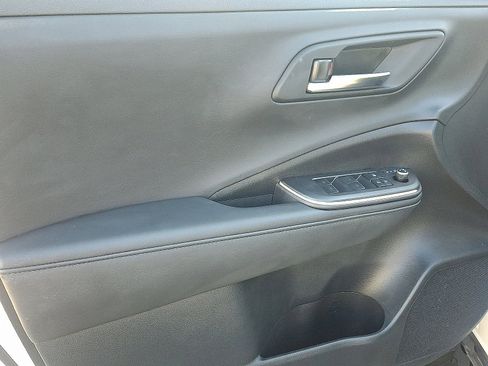 Used 2023 Toyota Crown XLE image 12