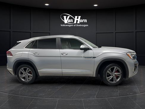 Used 2024 Volkswagen Atlas Cross Sport SEL R-Line AWD/4WD image 8