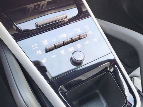 Used 2024 Porsche Cayenne image 21