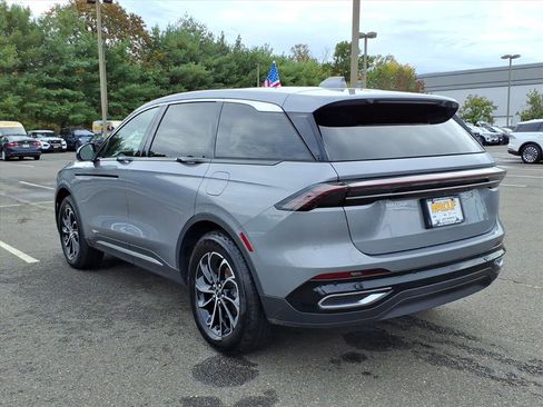 Used 2025 Lincoln Nautilus Premier image 5