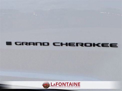 New 2025 Jeep Grand Cherokee Limited w/ Black Appearance Package image 10
