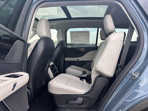 New 2026 Lincoln Aviator AWD image 11
