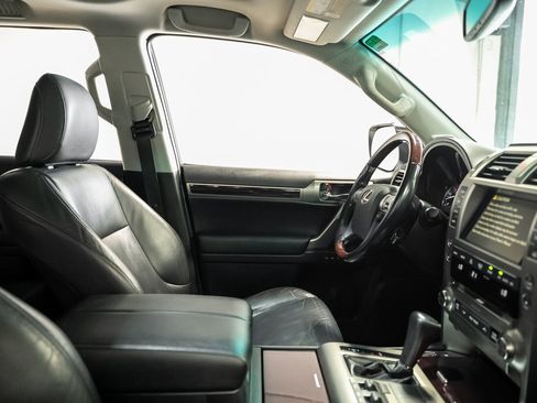 Used 2017 Lexus GX 460 Premium w/ Premium Package image 59