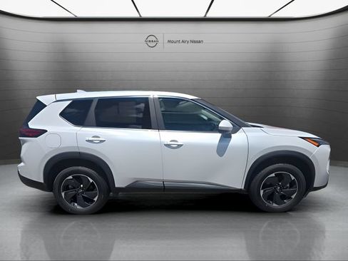 Certified 2024 Nissan Rogue SV AWD/4WD image 3