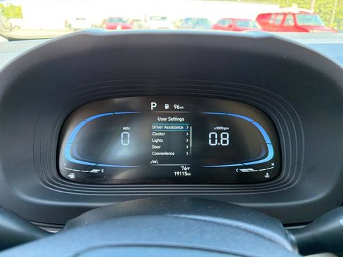 Used 2025 Hyundai Venue SEL FWD image 9