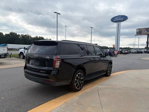 Used 2022 Chevrolet Suburban RST w/ Luxury Package RWD image 5