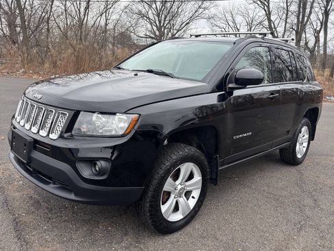 Used 2014 Jeep Compass Latitude image 1