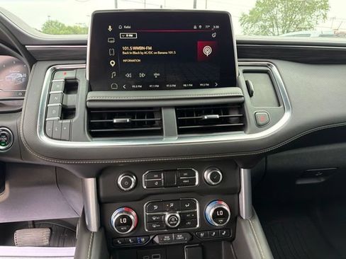 Certified 2023 GMC Yukon SLT w/ SLT Premium Package AWD/4WD image 17