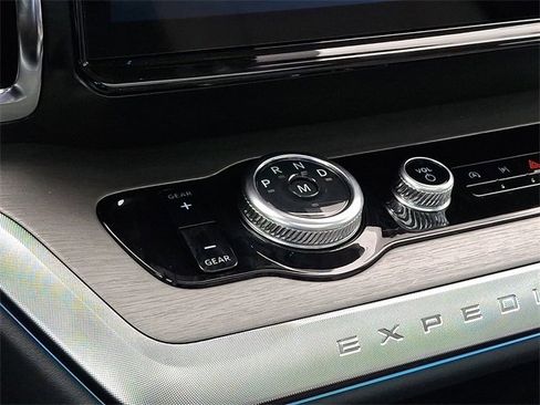 New 2025 Ford Expedition Platinum w/ Driver's Package image 11