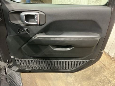 Used 2018 Jeep Wrangler Unlimited Sahara w/ Dual Top Group image 27