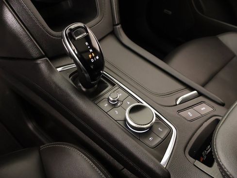 Used 2025 Cadillac XT6 Premium Luxury image 9